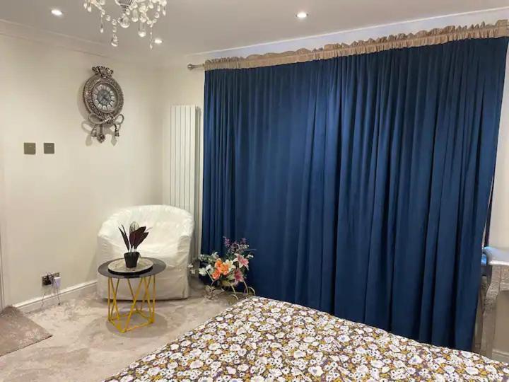 Beautiful Place To Live Near Heathrow Windsor Legoland & Free Parking Onsite Burnham  Eksteriør bilde